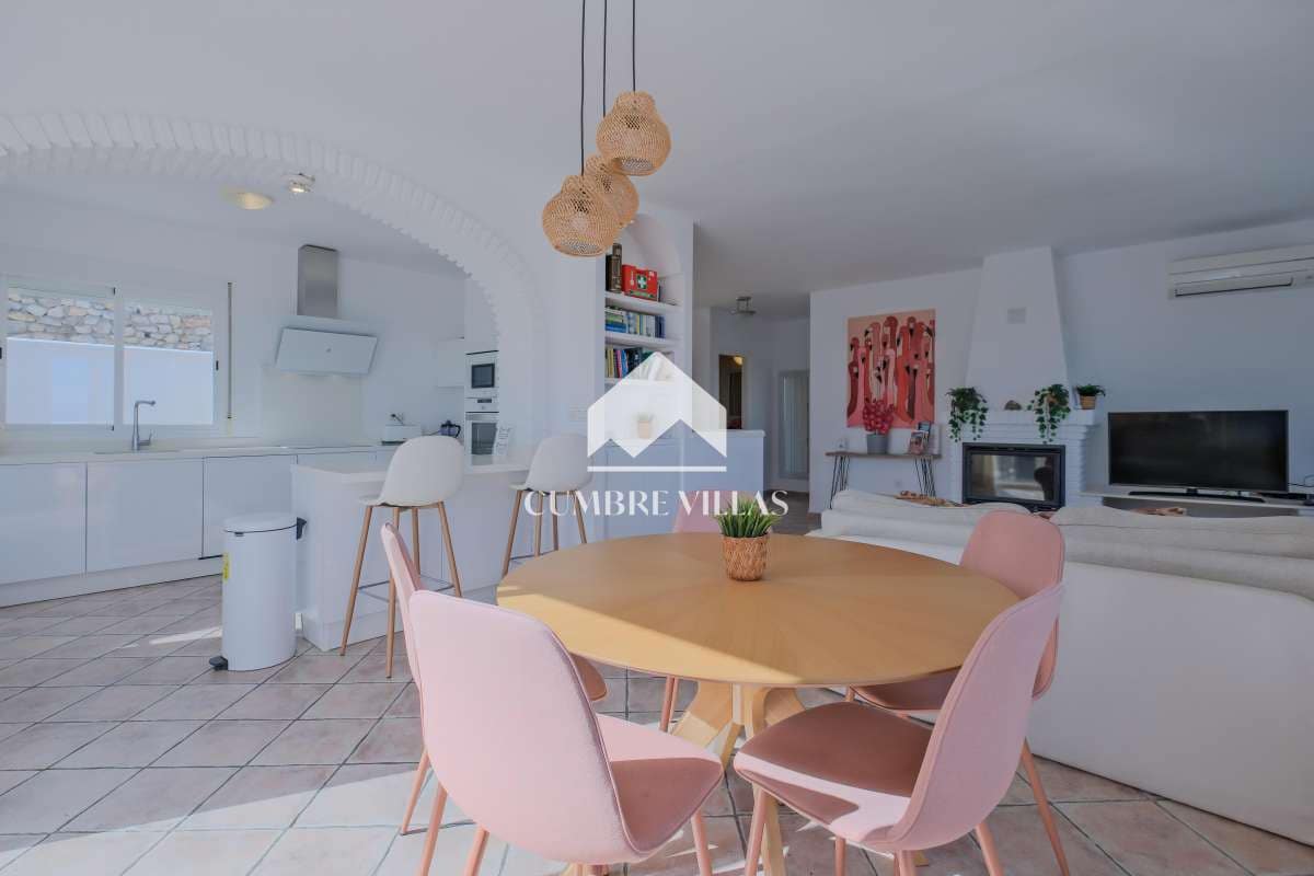 4 quarto Moradia para venda em Salobrena com piscina - 639 000 € (Ref: 9737349)