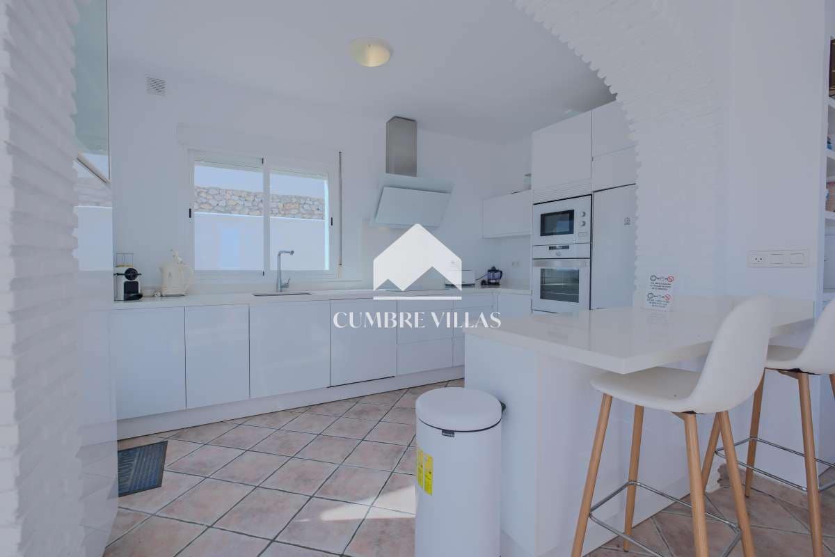 4 quarto Moradia para venda em Salobrena com piscina - 639 000 € (Ref: 9737349)