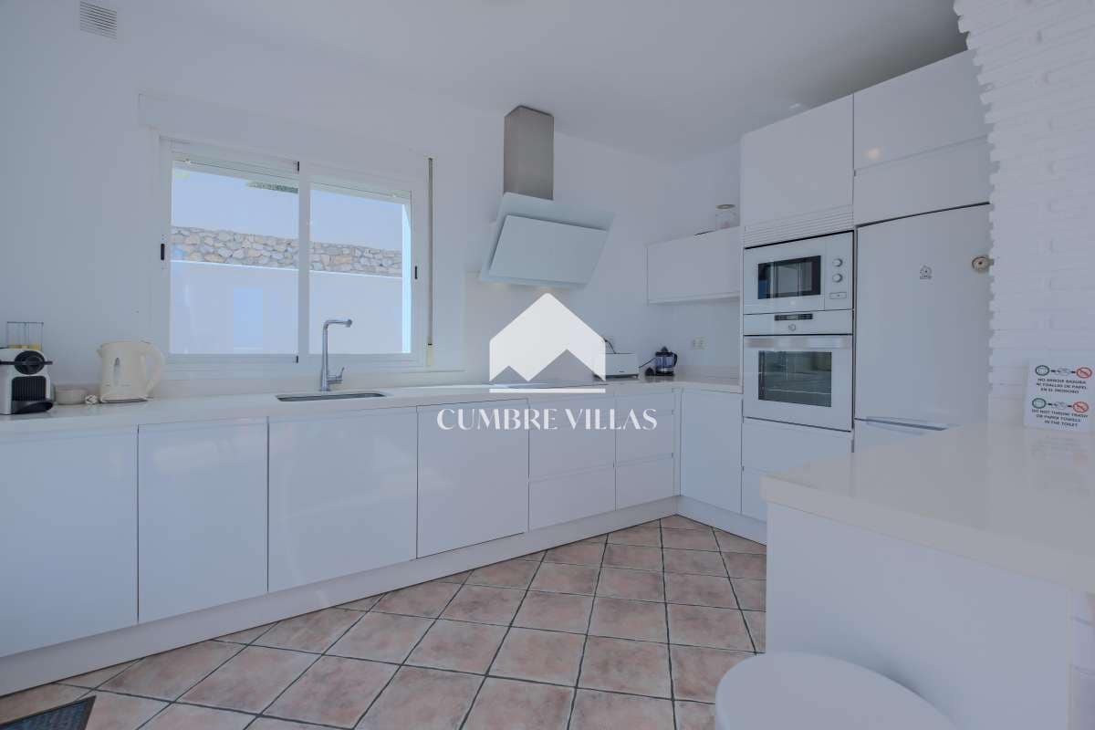 4 quarto Moradia para venda em Salobrena com piscina - 639 000 € (Ref: 9737349)