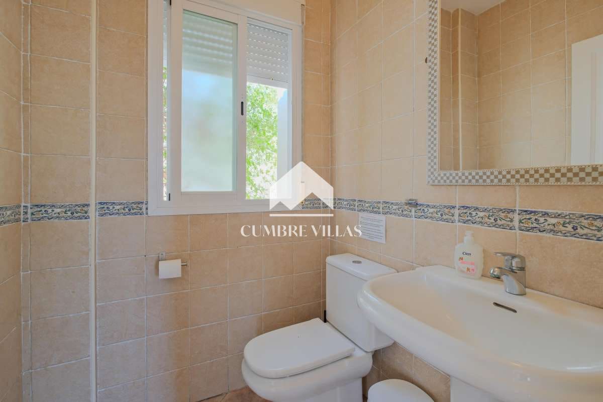 4 quarto Moradia para venda em Salobrena com piscina - 639 000 € (Ref: 9737349)