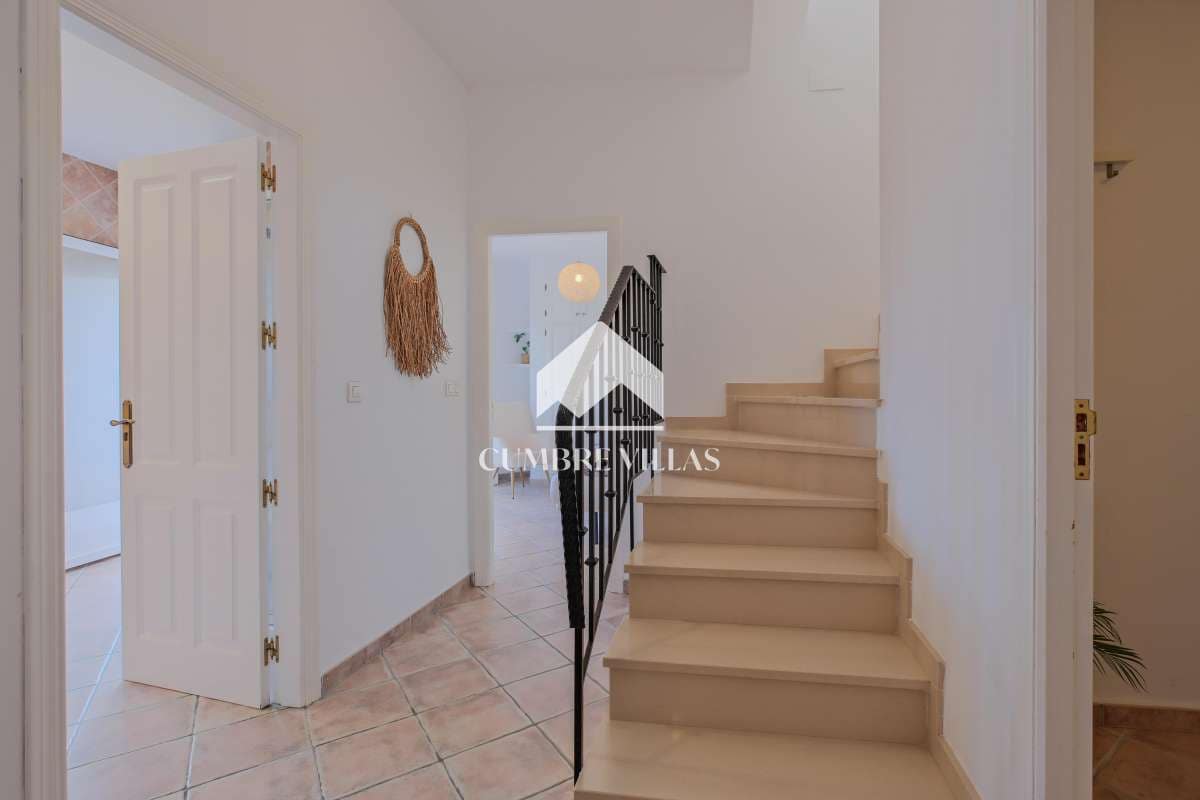 4 quarto Moradia para venda em Salobrena com piscina - 639 000 € (Ref: 9737349)