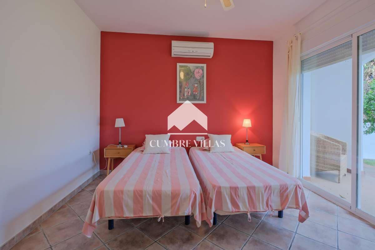 4 quarto Moradia para venda em Salobrena com piscina - 639 000 € (Ref: 9737349)