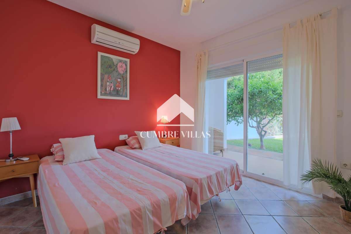 4 quarto Moradia para venda em Salobrena com piscina - 639 000 € (Ref: 9737349)