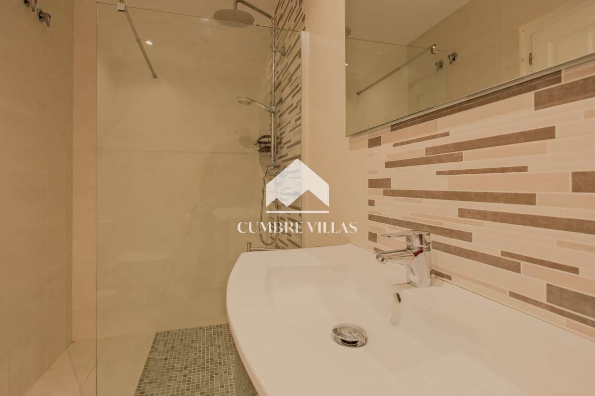 4 quarto Moradia para venda em Salobrena com piscina - 639 000 € (Ref: 9737349)