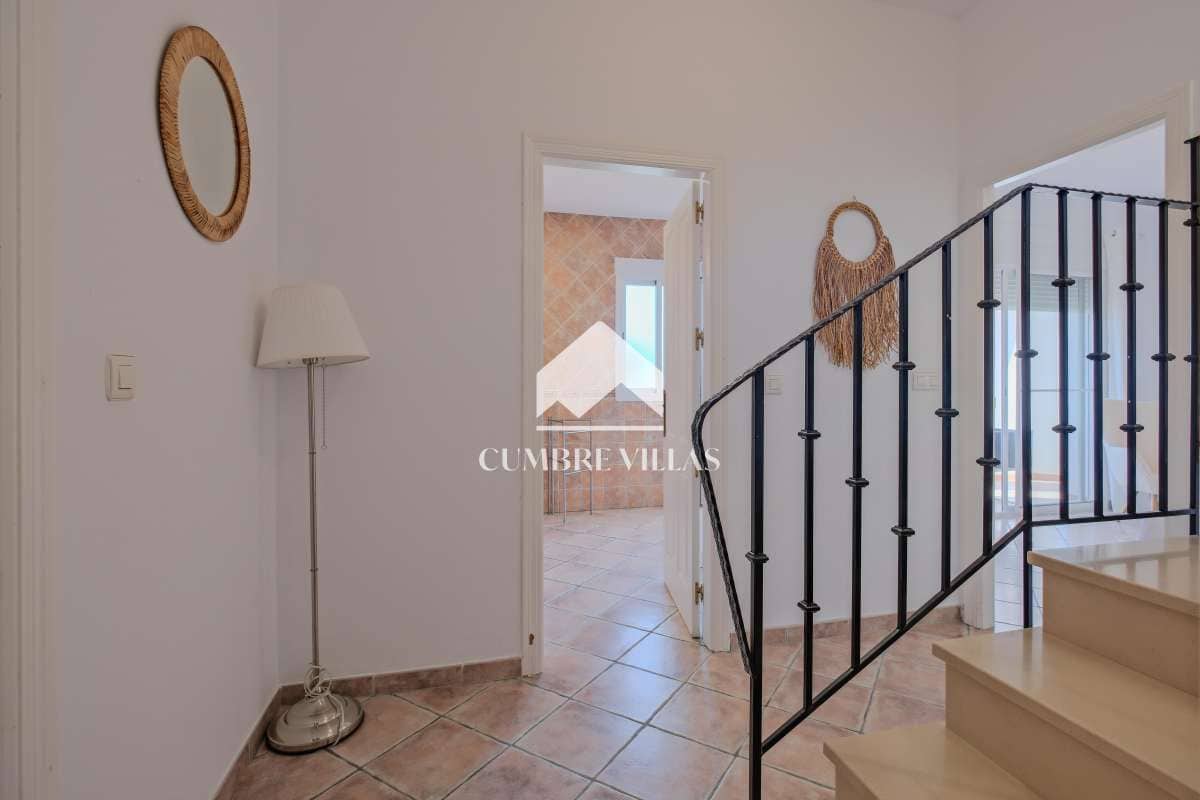 4 quarto Moradia para venda em Salobrena com piscina - 639 000 € (Ref: 9737349)