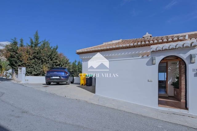 Chalet de 4 habitaciones en Salobreña en venta con piscina - 639.000 € (Ref: 9737349)