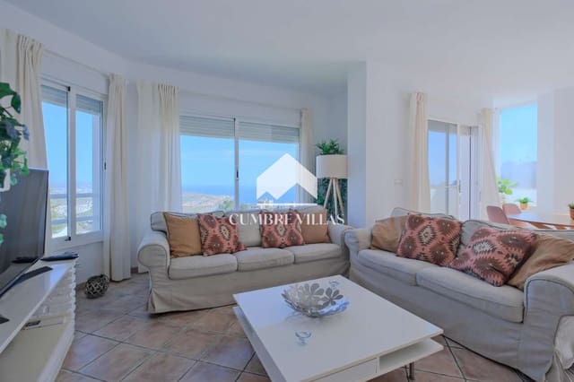 Chalet de 4 habitaciones en Salobreña en venta con piscina - 639.000 € (Ref: 9737349)