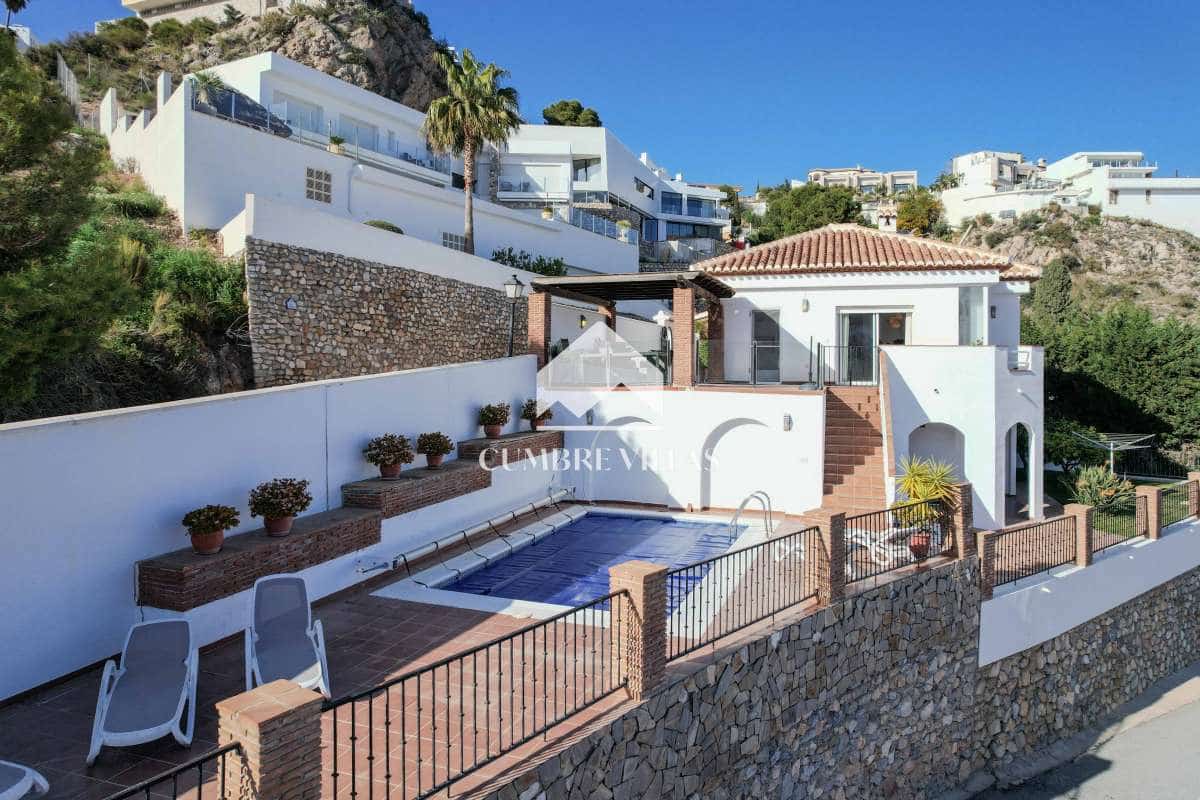 4 quarto Moradia para venda em Salobrena com piscina - 639 000 € (Ref: 9737349)