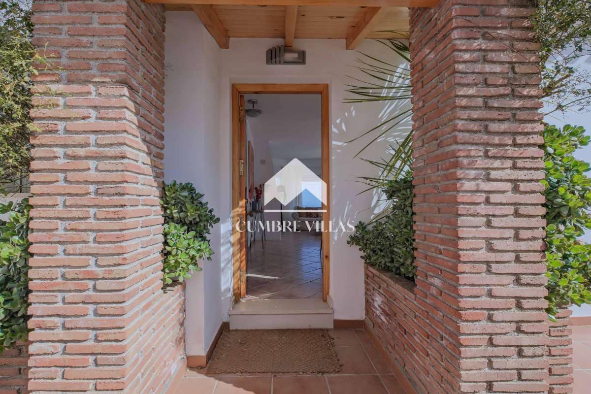 4 quarto Moradia para venda em Salobrena com piscina - 639 000 € (Ref: 9737349)