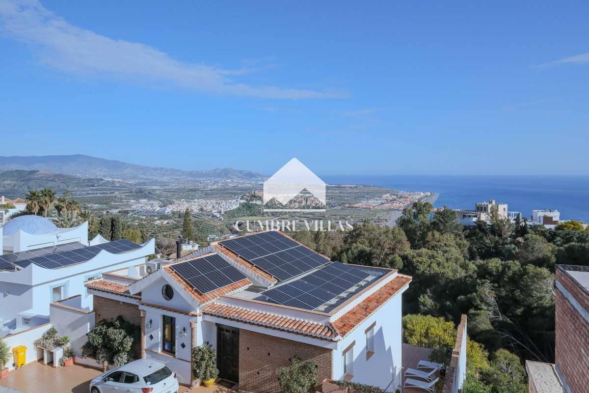 4 quarto Moradia para venda em Salobrena com piscina - 639 000 € (Ref: 9737349)