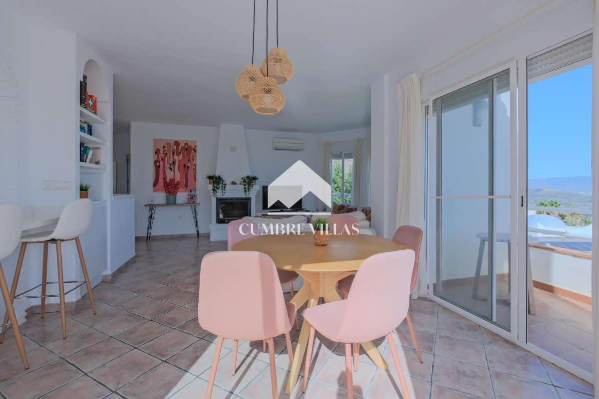 4 quarto Moradia para venda em Salobrena com piscina - 639 000 € (Ref: 9737349)