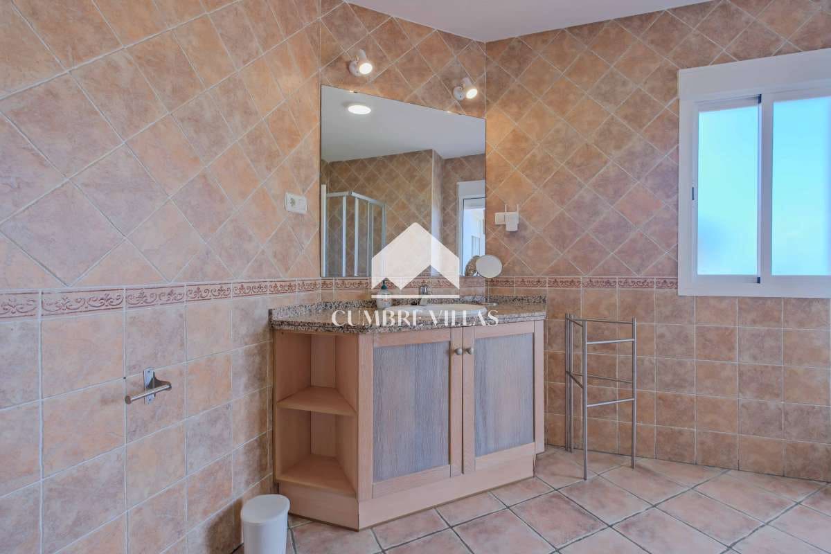 4 quarto Moradia para venda em Salobrena com piscina - 639 000 € (Ref: 9737349)