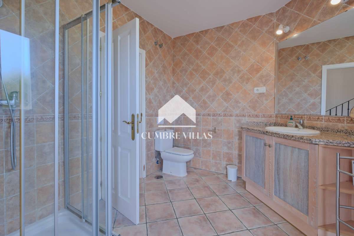 4 quarto Moradia para venda em Salobrena com piscina - 639 000 € (Ref: 9737349)