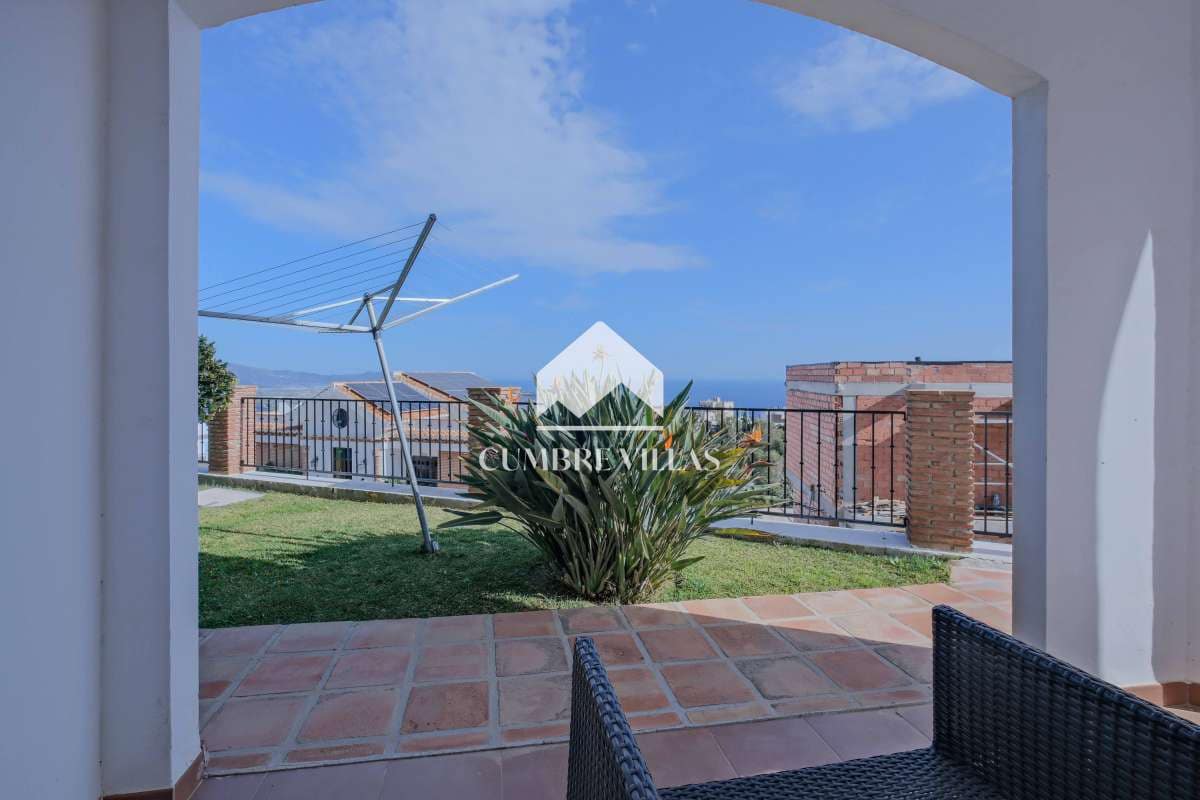 4 quarto Moradia para venda em Salobrena com piscina - 639 000 € (Ref: 9737349)