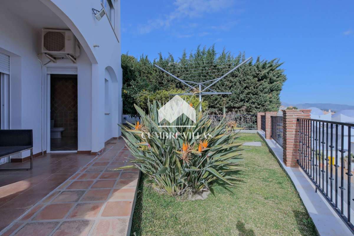 4 quarto Moradia para venda em Salobrena com piscina - 639 000 € (Ref: 9737349)