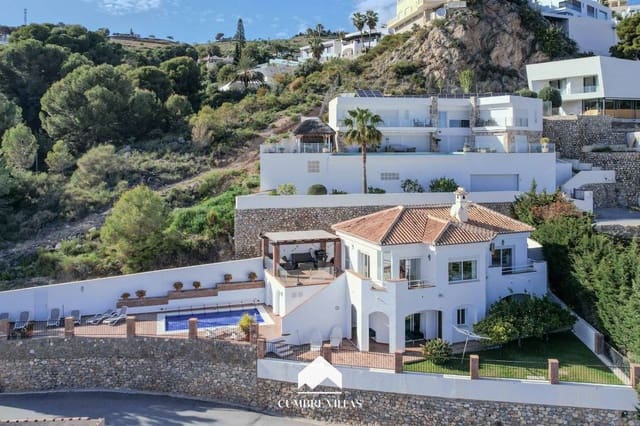 Chalet de 4 habitaciones en Salobreña en venta con piscina - 639.000 € (Ref: 9737349)