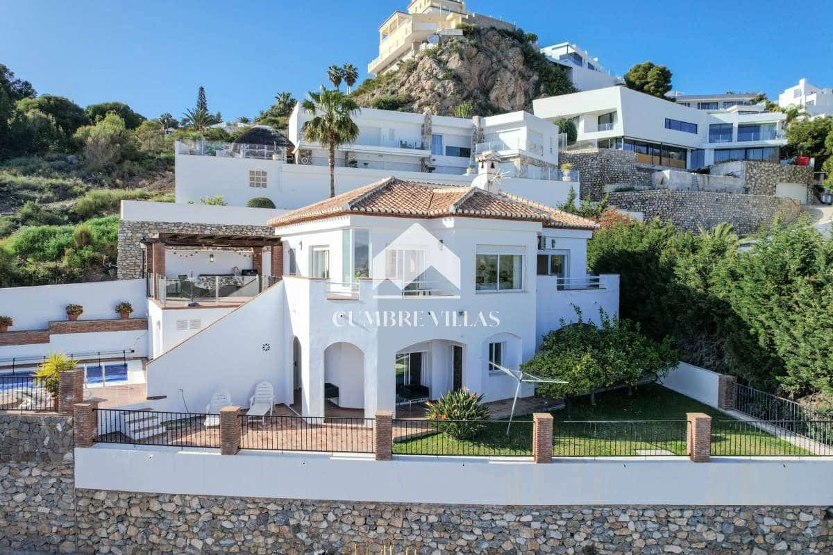 4 quarto Moradia para venda em Salobrena com piscina - 639 000 € (Ref: 9737349)