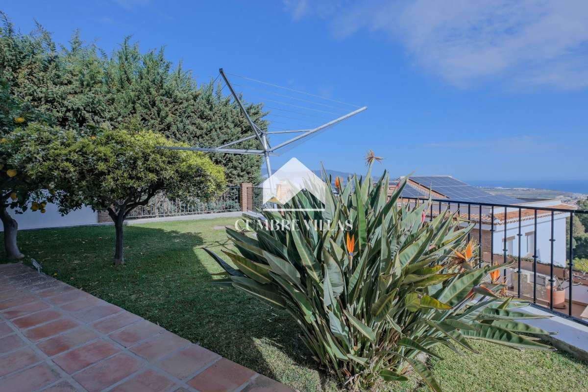 4 quarto Moradia para venda em Salobrena com piscina - 639 000 € (Ref: 9737349)