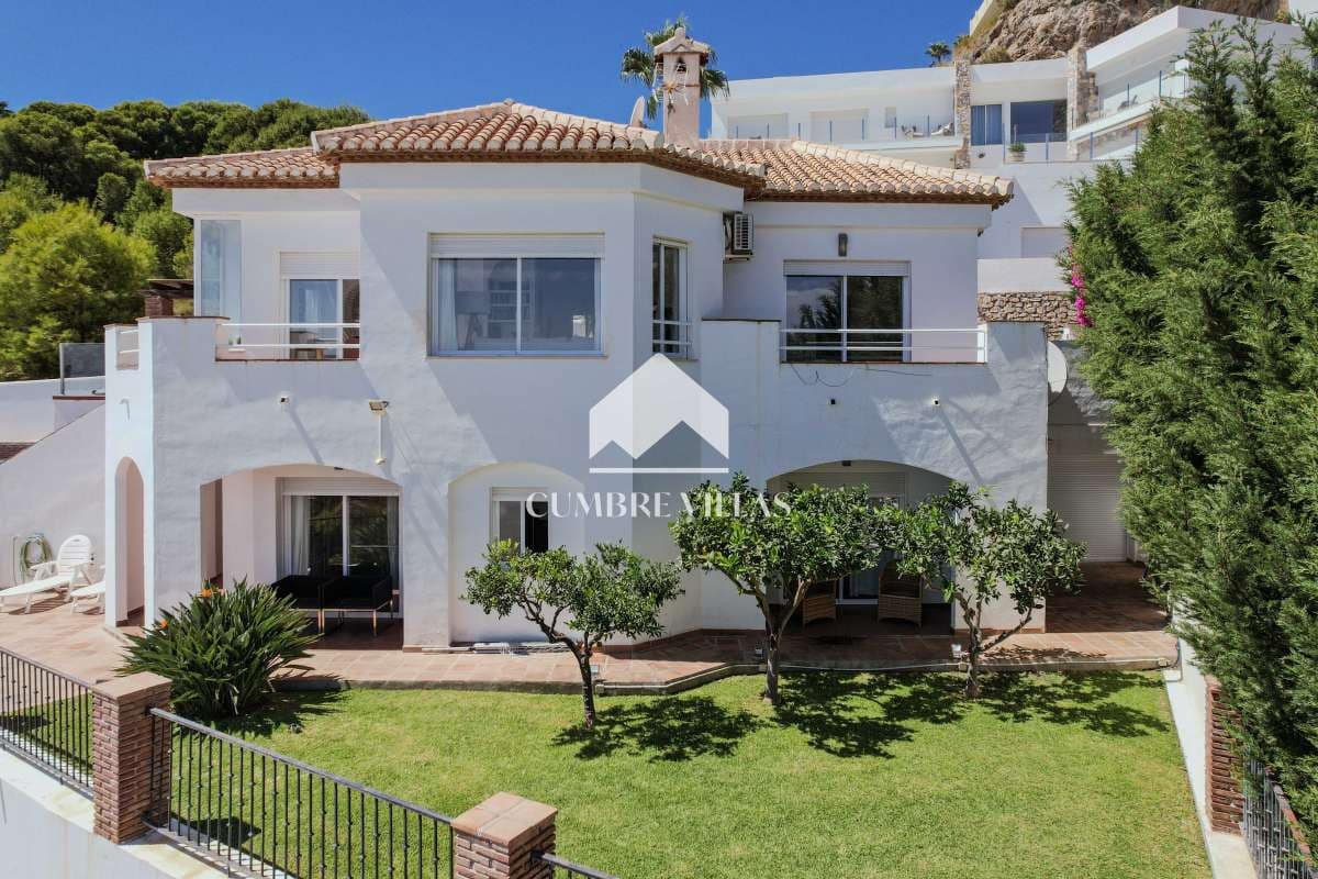 4 bedroom Villa for sale in Salobrena with pool - € 639,000 (Ref: 9737349)