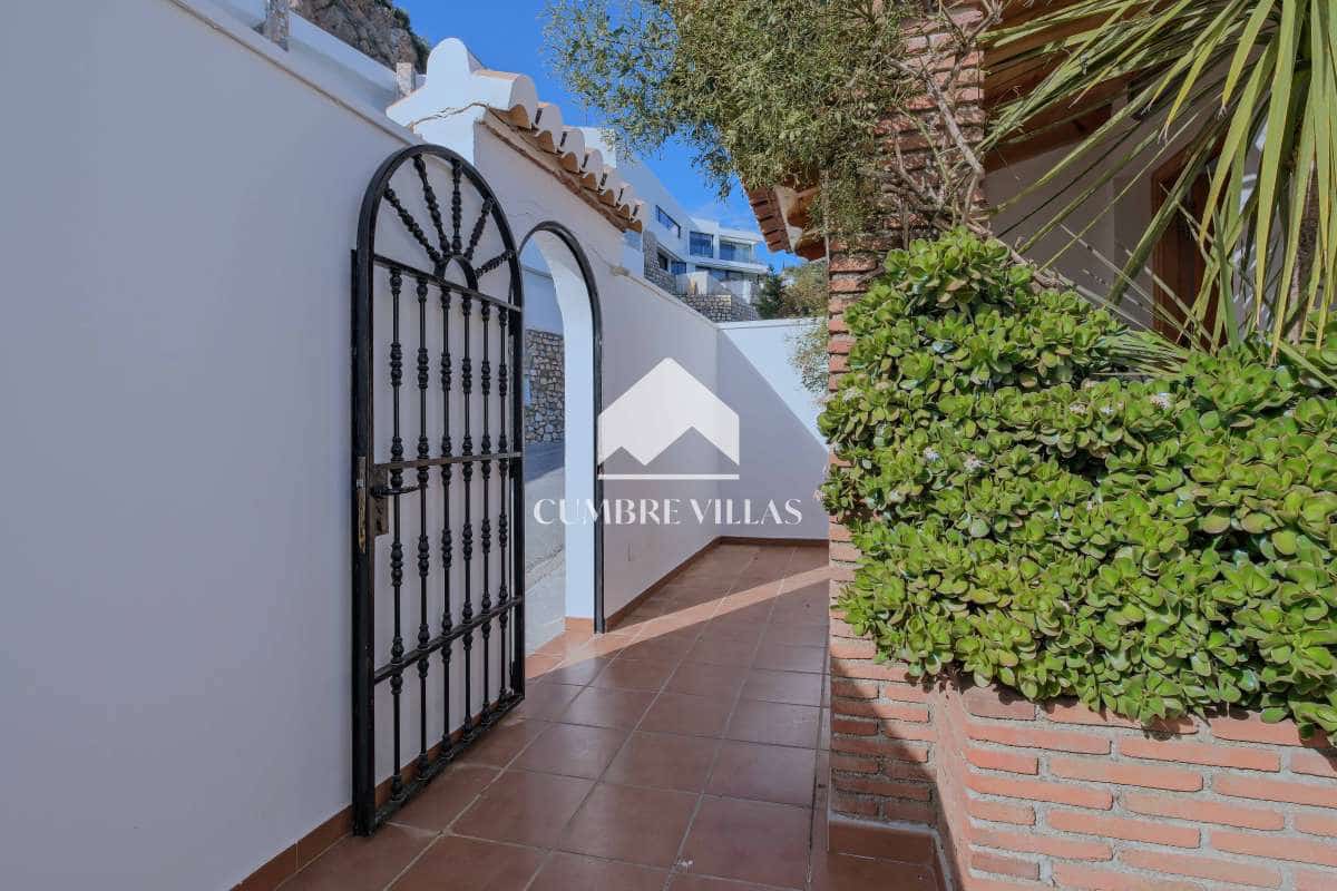 4 bedroom Villa for sale in Salobrena with pool - € 639,000 (Ref: 9737349)