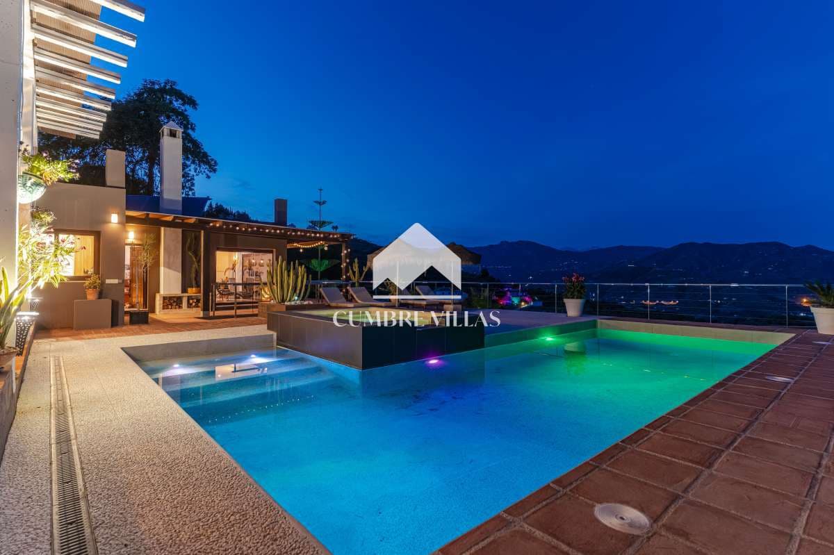 4 bedroom Villa for sale in Almunecar with pool - € 1,150,000 (Ref: 9761545)
