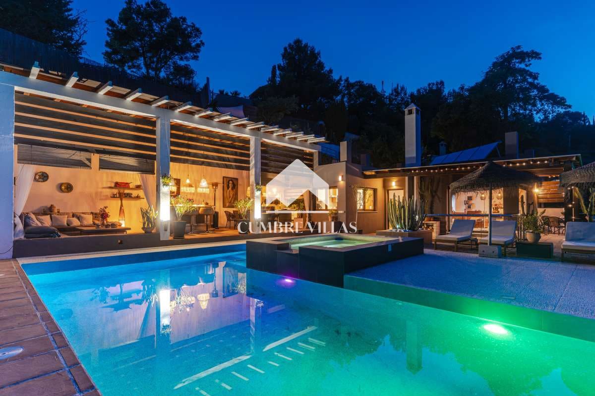 4 bedroom Villa for sale in Almunecar with pool - € 1,150,000 (Ref: 9761545)