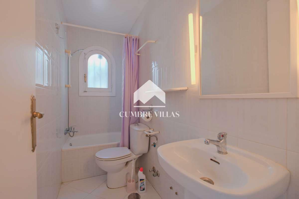 3 makuuhuone Huvila myytävänä paikassa Salobrena mukana uima-altaan - 299 000 € (Ref: 9761546)