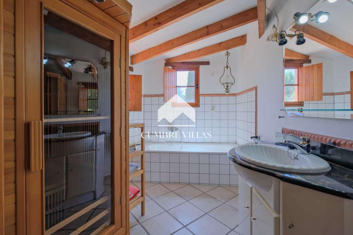 6 bedroom Finca/Country House for sale in Almunecar with pool garage - € 975,000 (Ref: 9821856)