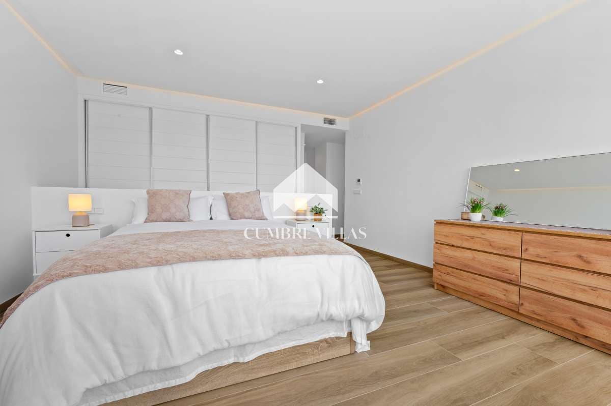 5 bedroom Villa for sale in La Herradura with pool garage - € 2,525,000 (Ref: 9821857)