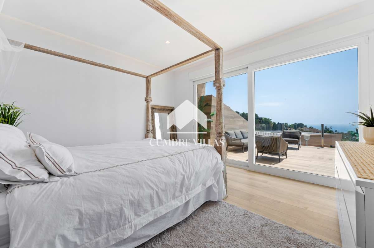 5 bedroom Villa for sale in La Herradura with pool garage - € 2,525,000 (Ref: 9821857)