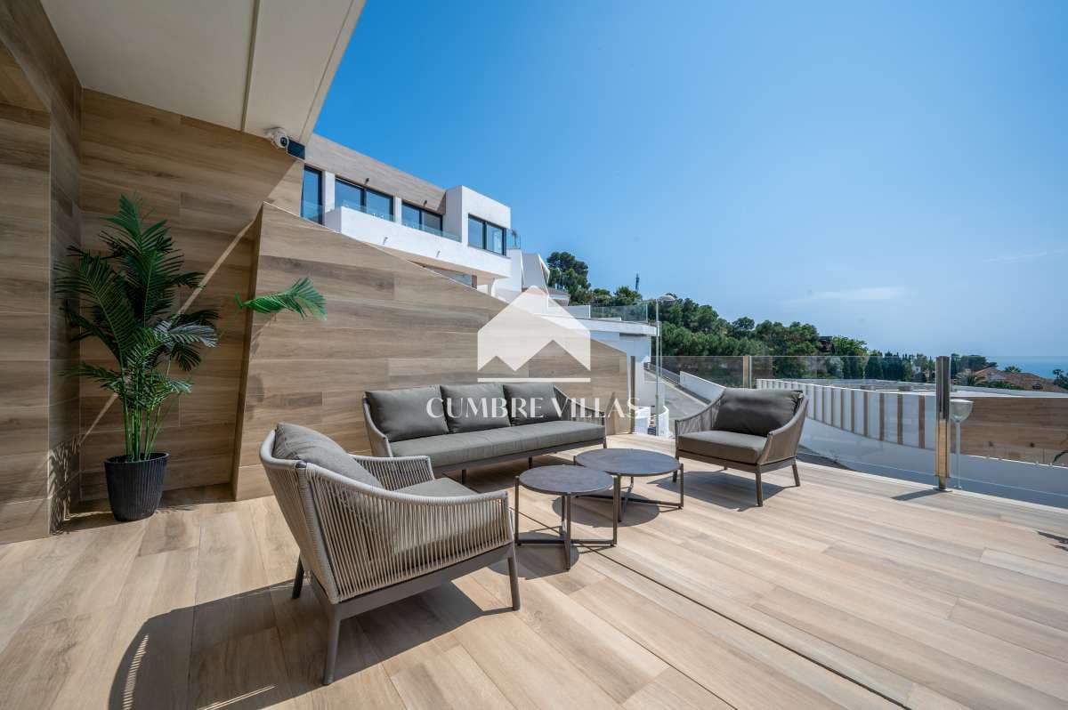 5 bedroom Villa for sale in La Herradura with pool garage - € 2,525,000 (Ref: 9821857)