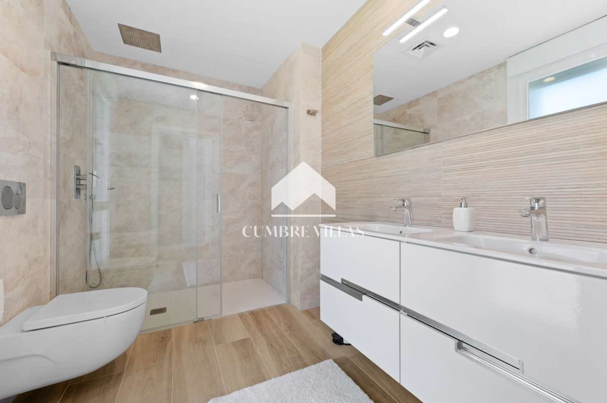 5 bedroom Villa for sale in La Herradura with pool garage - € 2,525,000 (Ref: 9821857)