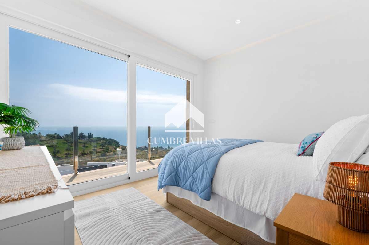 5 bedroom Villa for sale in La Herradura with pool garage - € 2,525,000 (Ref: 9821857)
