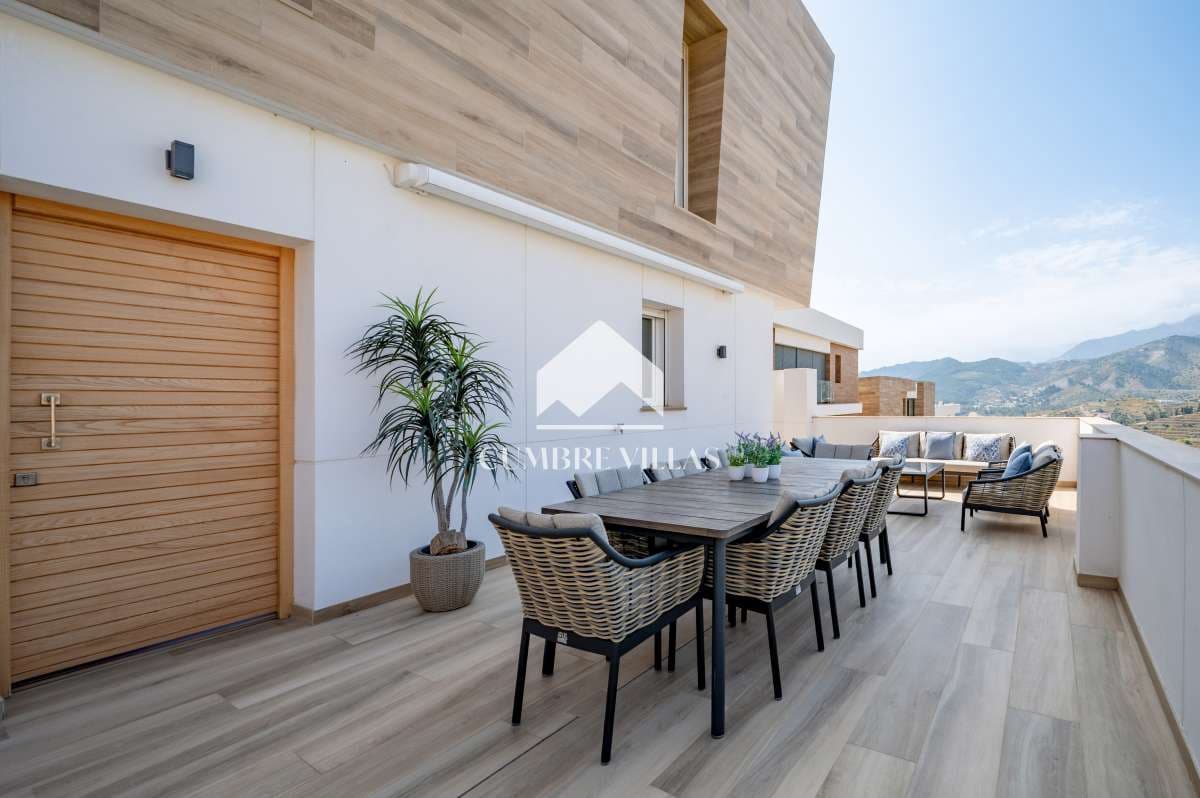 5 bedroom Villa for sale in La Herradura with pool garage - € 2,525,000 (Ref: 9821857)