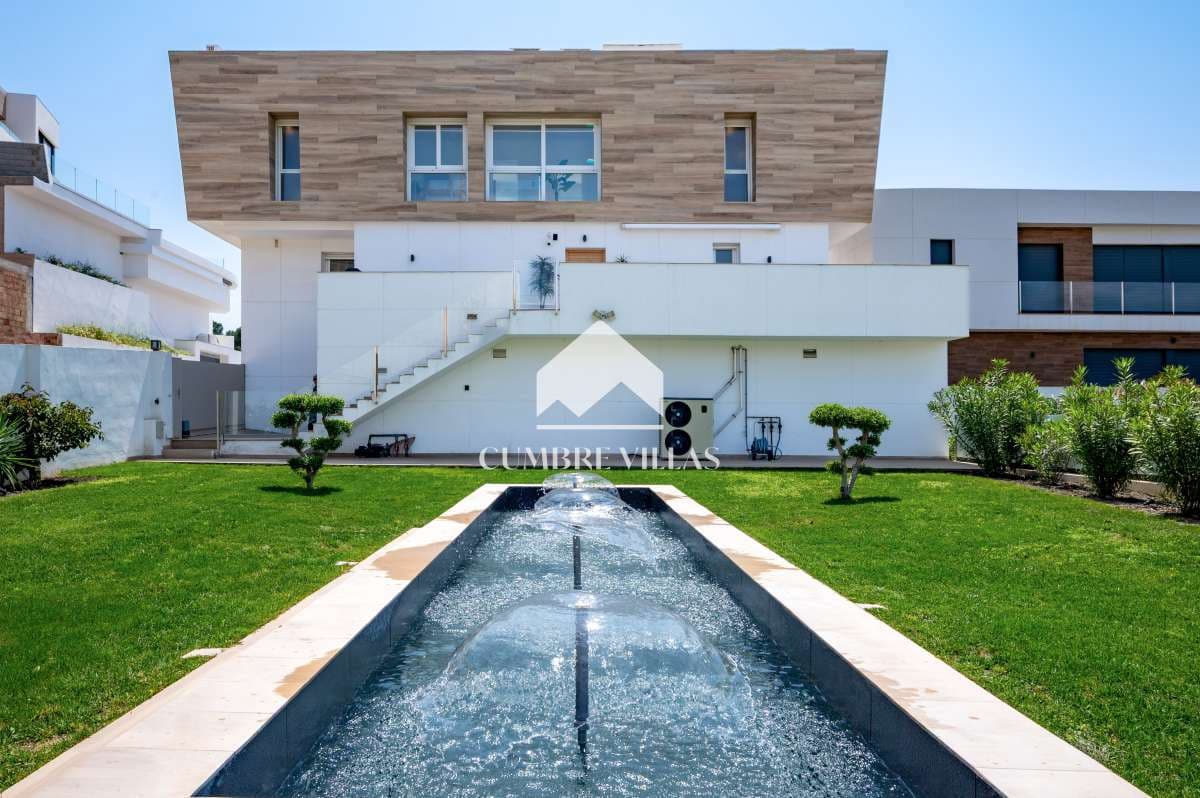 5 bedroom Villa for sale in La Herradura with pool garage - € 2,525,000 (Ref: 9821857)