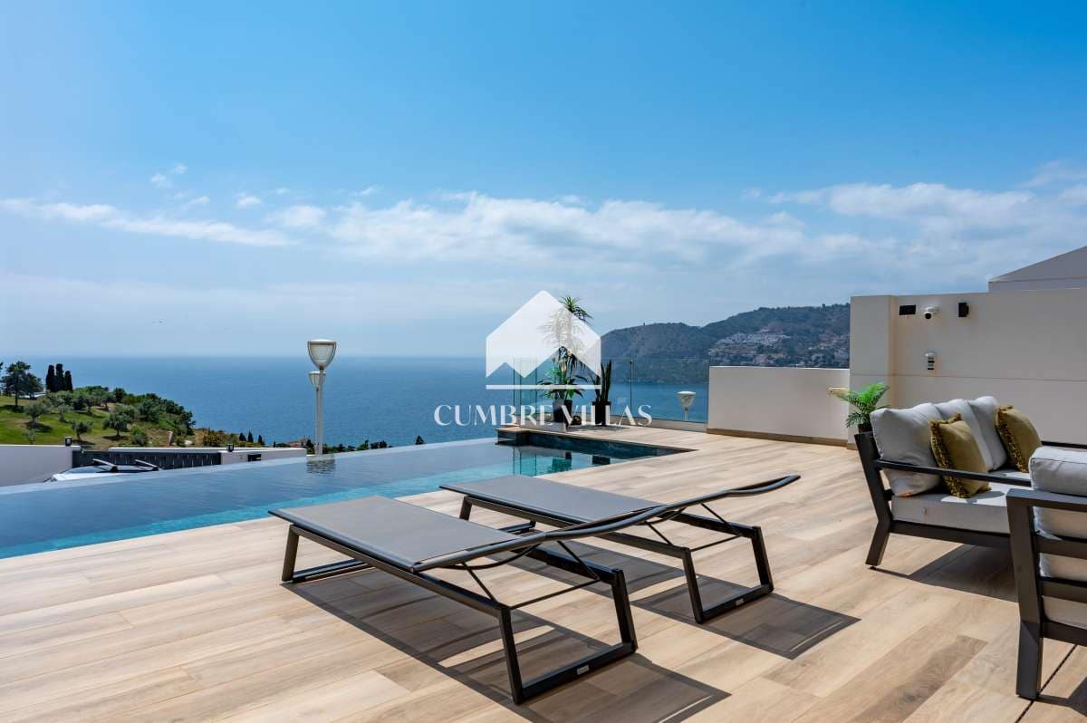 5 bedroom Villa for sale in La Herradura with pool garage - € 2,525,000 (Ref: 9821857)