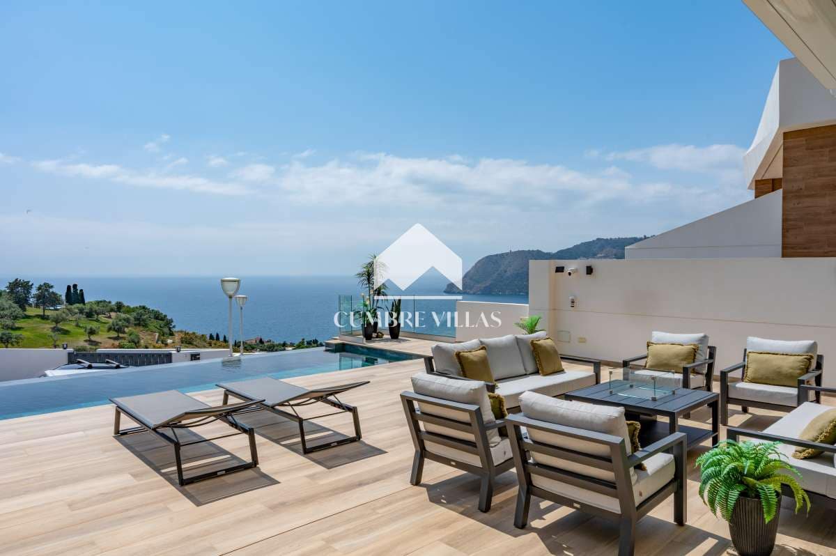 5 bedroom Villa for sale in La Herradura with pool garage - € 2,525,000 (Ref: 9821857)