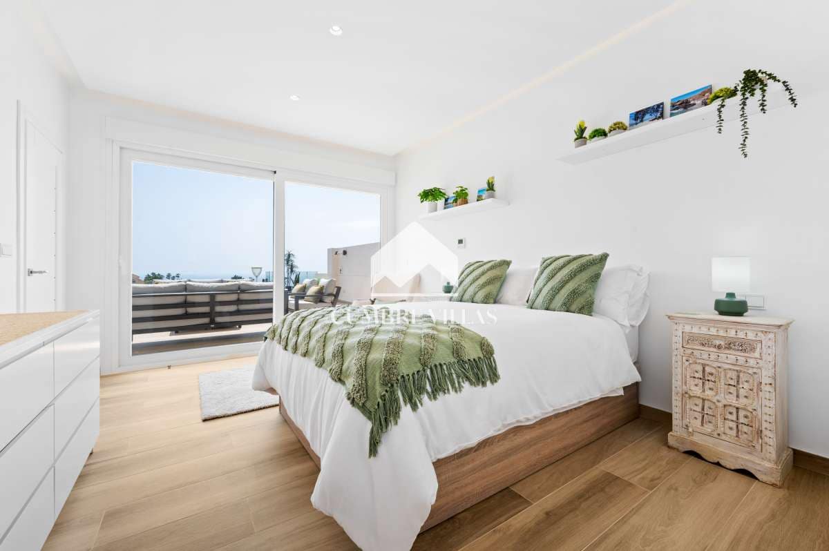 5 bedroom Villa for sale in La Herradura with pool garage - € 2,525,000 (Ref: 9821857)
