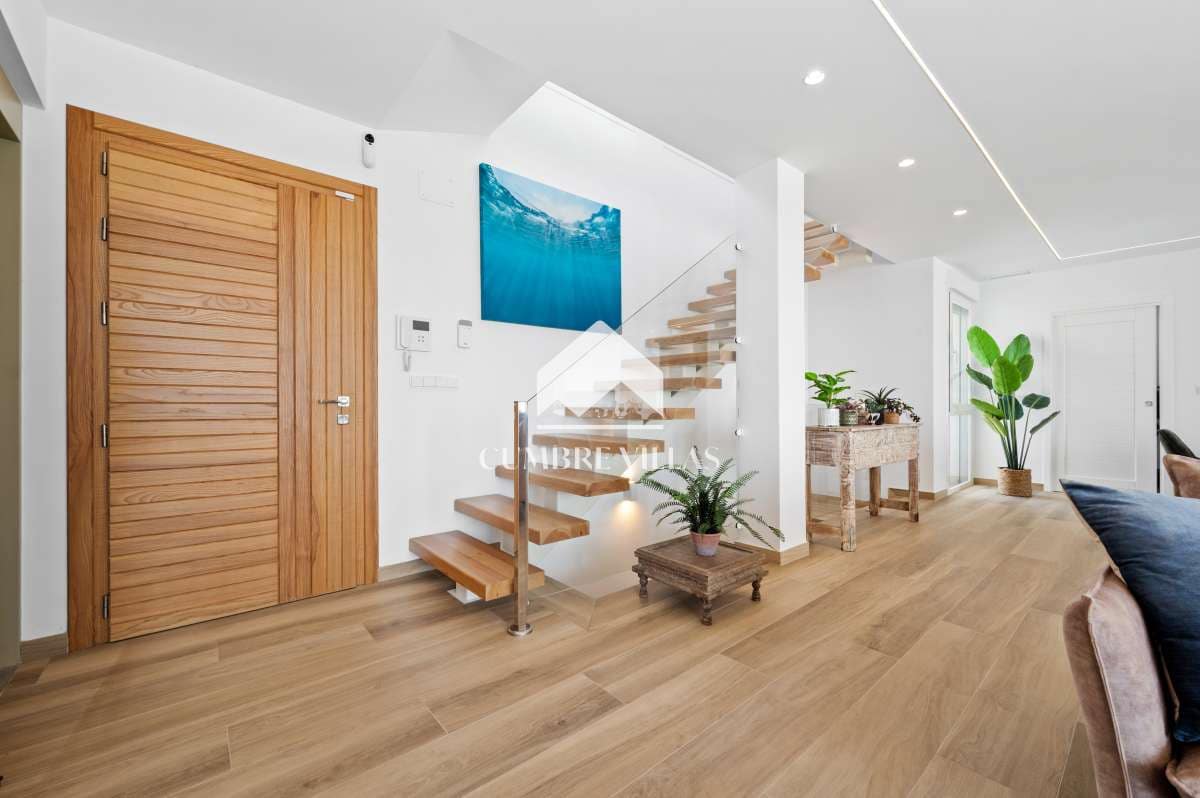 5 bedroom Villa for sale in La Herradura with pool garage - € 2,525,000 (Ref: 9821857)