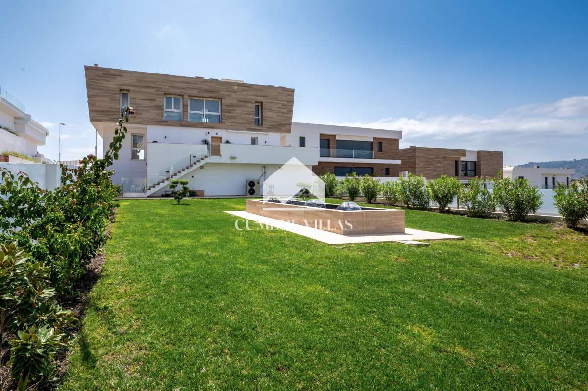 5 bedroom Villa for sale in La Herradura with pool garage - € 2,525,000 (Ref: 9821857)