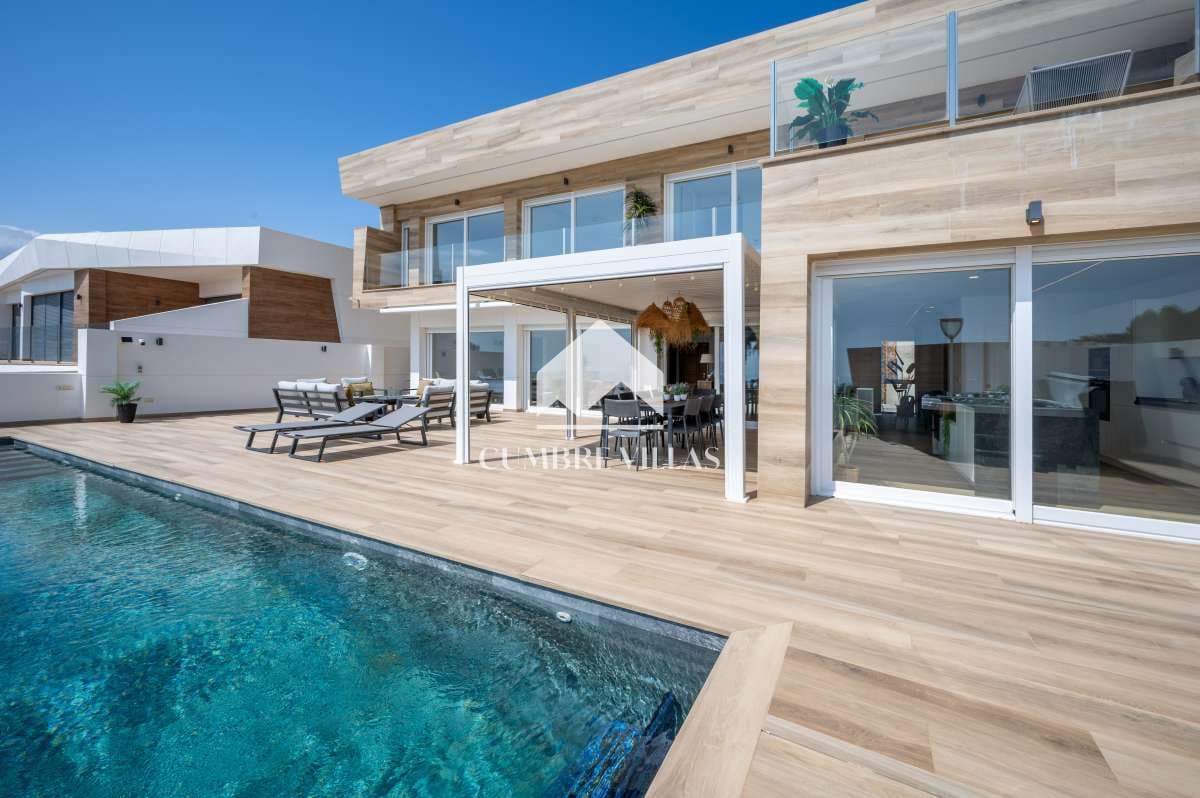 5 bedroom Villa for sale in La Herradura with pool garage - € 2,525,000 (Ref: 9821857)