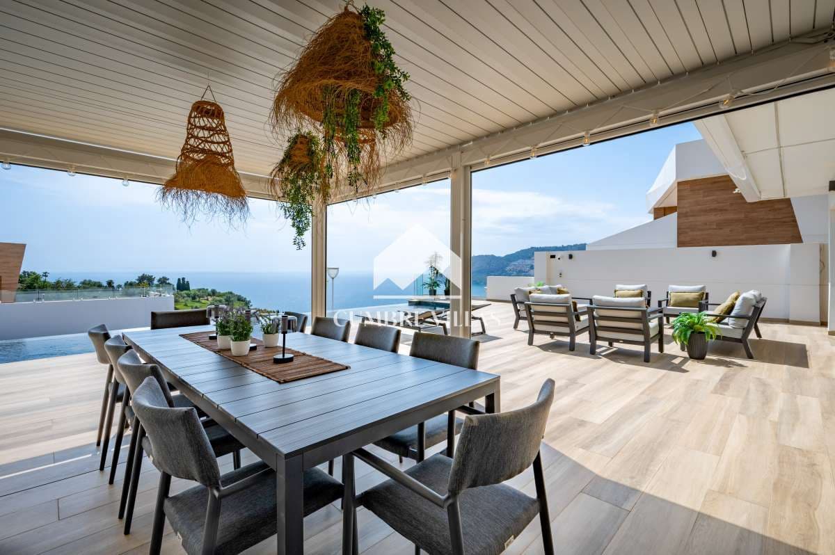 5 bedroom Villa for sale in La Herradura with pool garage - € 2,525,000 (Ref: 9821857)