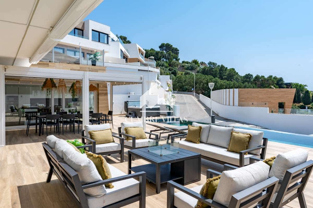 5 bedroom Villa for sale in La Herradura with pool garage - € 2,525,000 (Ref: 9821857)