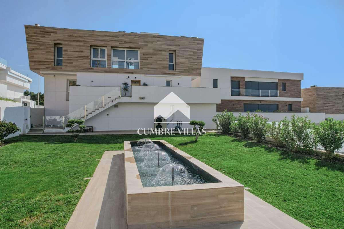 5 bedroom Villa for sale in La Herradura with pool garage - € 2,525,000 (Ref: 9821857)