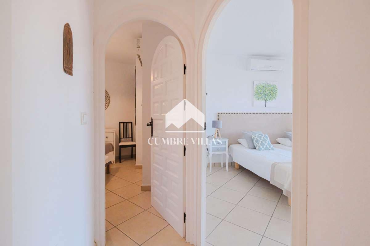 5 bedroom Villa for sale in Salobrena with pool garage - € 1,140,000 (Ref: 9821858)