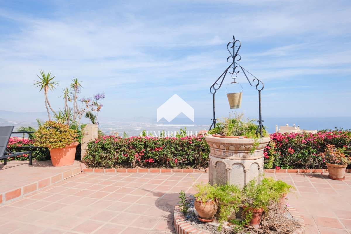 5 bedroom Villa for sale in Salobrena with pool garage - € 1,140,000 (Ref: 9821858)