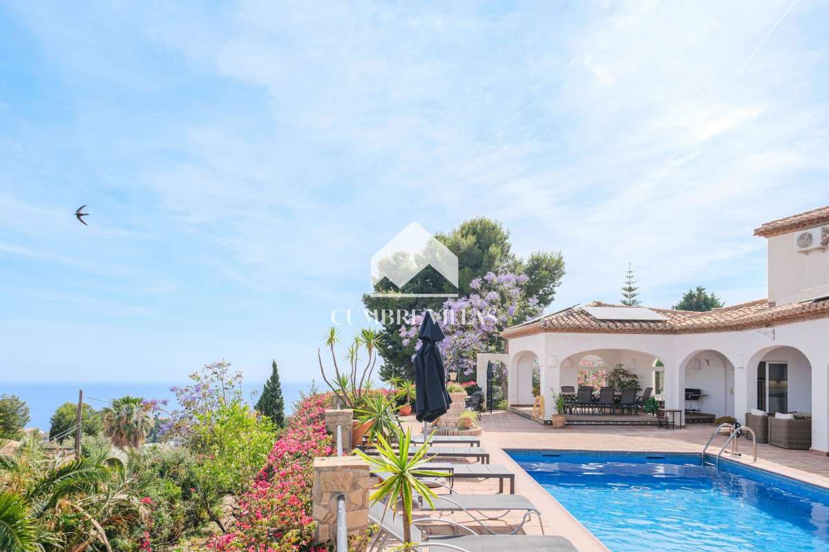 5 bedroom Villa for sale in Salobrena with pool garage - € 1,140,000 (Ref: 9821858)