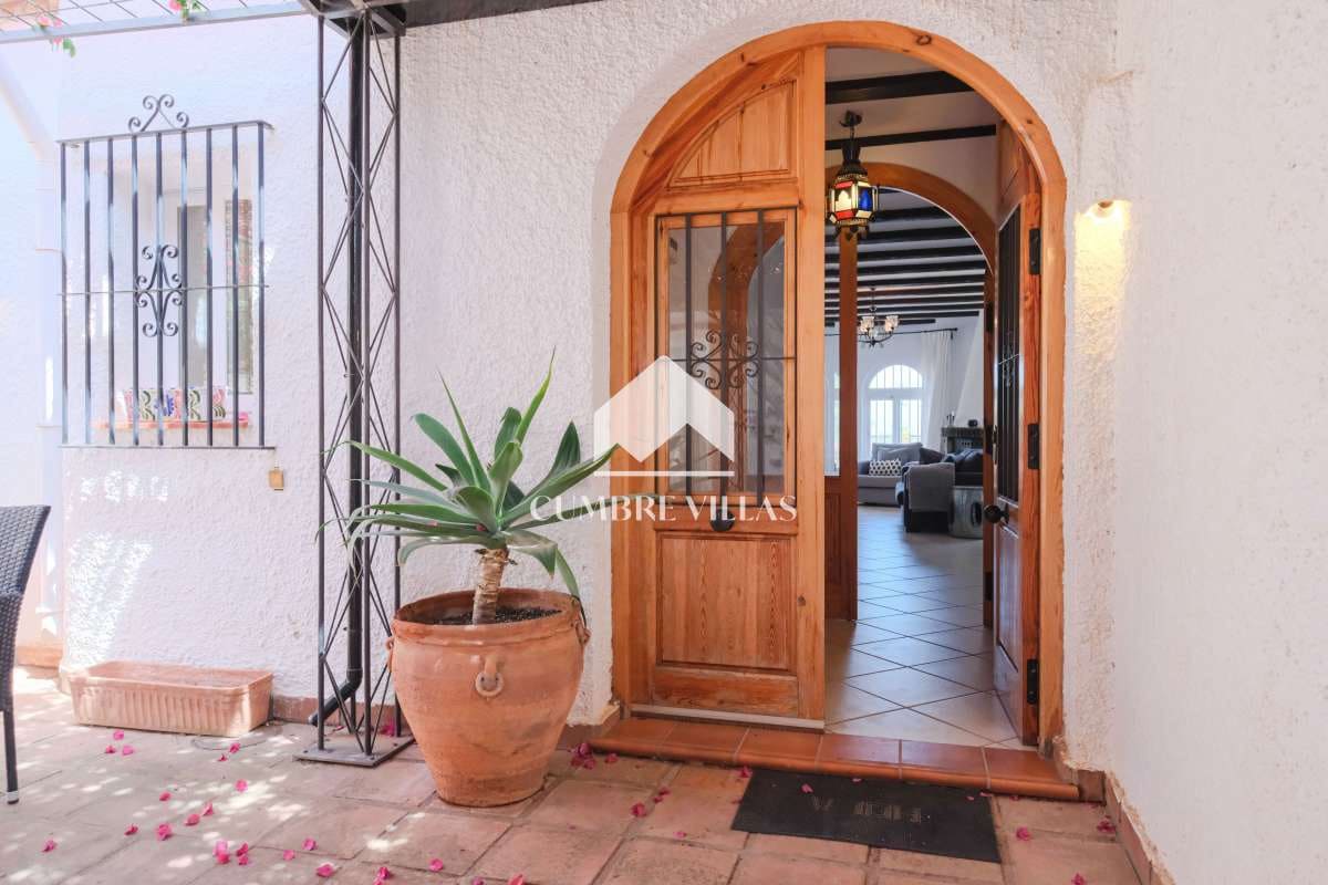 5 bedroom Villa for sale in Salobrena with pool garage - € 1,140,000 (Ref: 9821858)