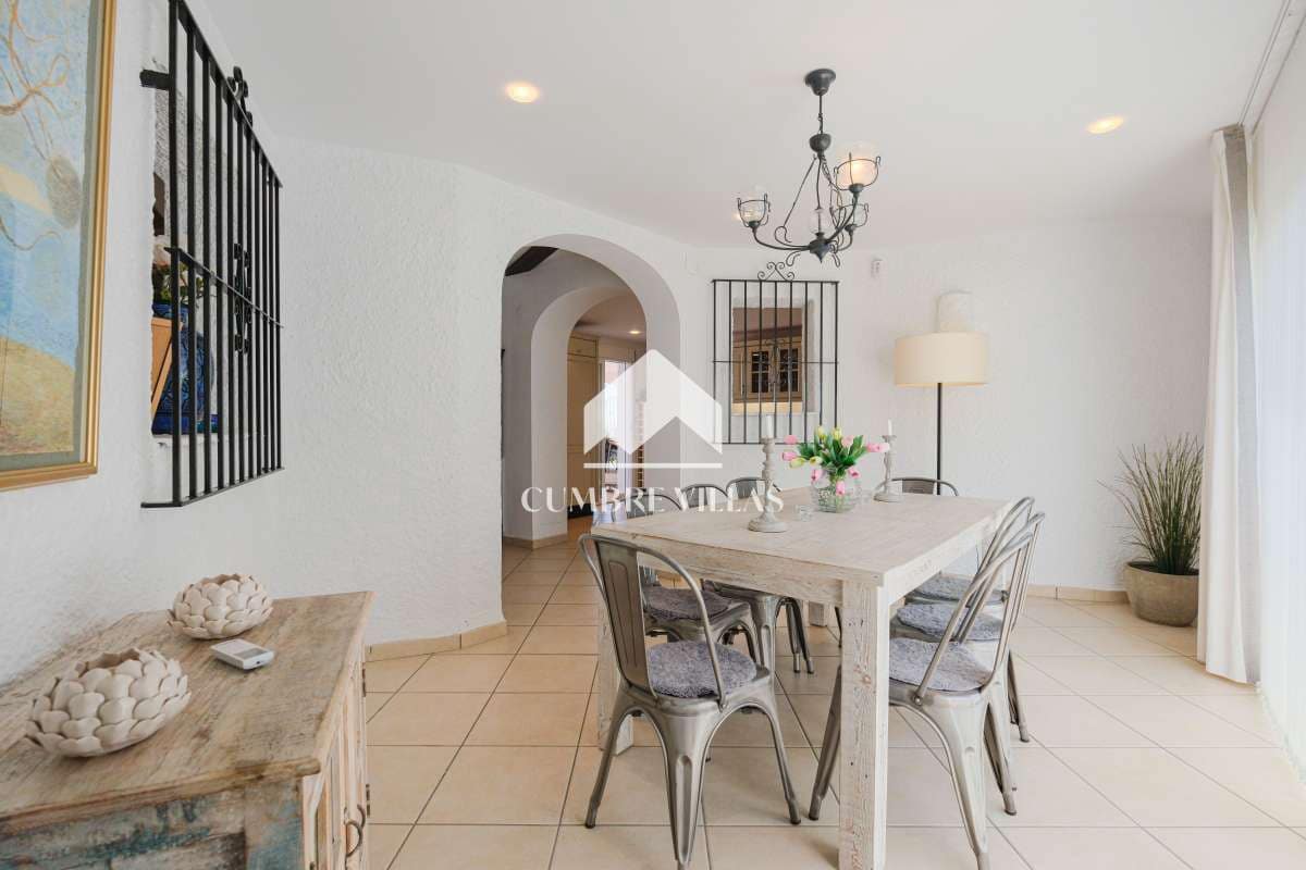 5 bedroom Villa for sale in Salobrena with pool garage - € 1,140,000 (Ref: 9821858)