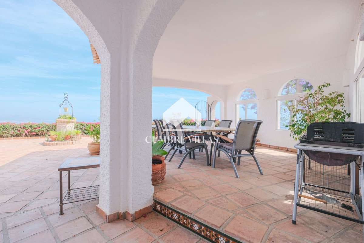 5 bedroom Villa for sale in Salobrena with pool garage - € 1,140,000 (Ref: 9821858)